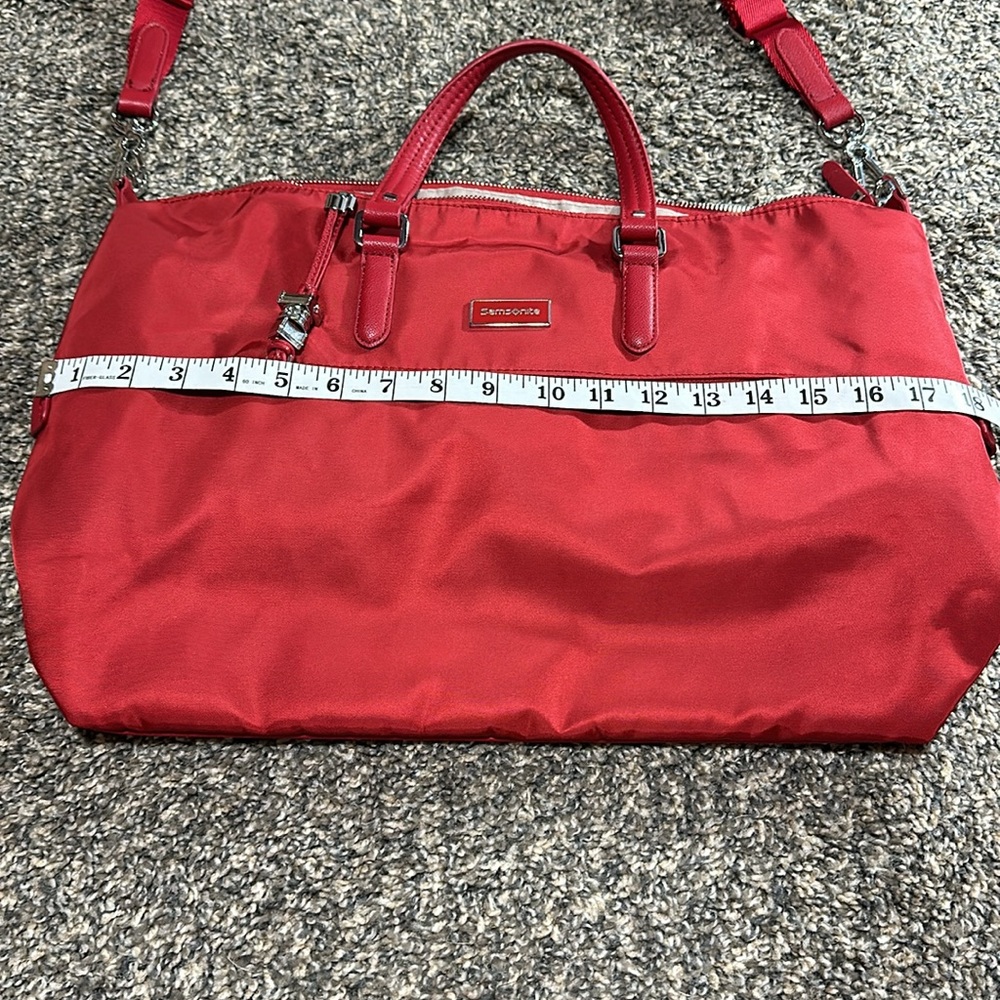 Samsonite Red suitcase. - Picture 7 of 8